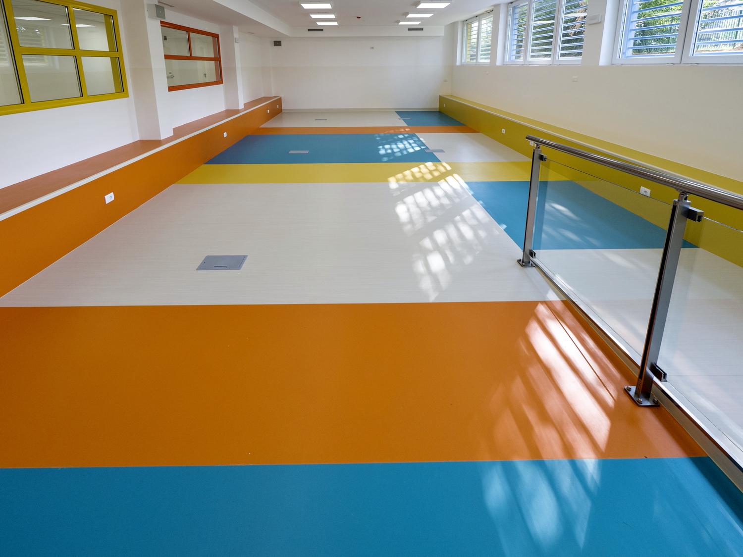 pavimento scolastico palestra in linoleum baccianini
